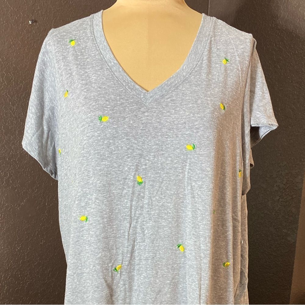 DEMOCRACY blue heather knit v neck tee with lemon embroidery